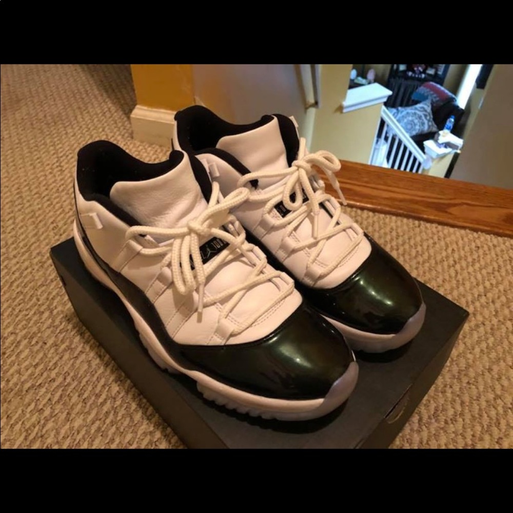 Jordan 11 emerald rise